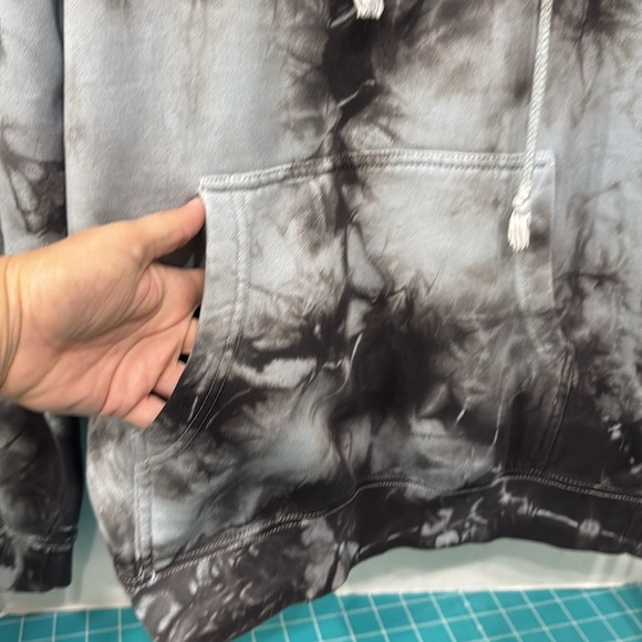 Hypland x Hunter x Hunter Killua Eye Black Tie Dye Pull Over Hoodie Size Small - Picture 3 of 7